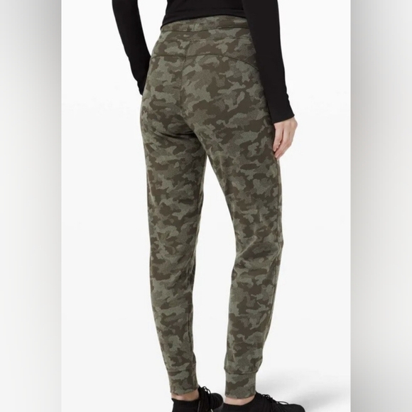 Lululemon Ready To Rulu Jogger Camo size 8 - Picture 1 of 6